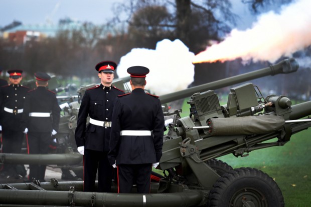 Photo caption :- Gunners of 207 (City of Glasgow) Battery Royal Artillery fired a Gun Salute on Glasgow Green to mark 100 years since the Battery ensured the safe withdrawal of ANZAC and Commonwealth forces from Gallipoli. GUN SALUTE IN HONOUR OF WW1 GALLIPOLI CAMPAIGN To commemorate the 100th anniversary of WW1s Gallipoli Campaign, Reserve soldiers from 207 (City of Glasgow) Battery, 105th Regiment Royal Artillery, fired a Gun Salute at Nelsons column in Glasgow Green today. In December 1915, Royal Artillery Batteries from the City of Glasgow supported the withdrawal of Australian and New Zealand Army Corps (ANZAC) and Commonwealth troops from Sulva Bay in Gallipoli. The Gallipoli campaign, which took place between April 1915 and January 1916, was the attempt by Allied powers to control the sea route from Europe to Russia and took place on Turkeys Gallipoli peninsula in the Ottoman Empire. Major Doug Bertram of 207 (City of Glasgow) Battery RA said: Fighting in the most challenging of conditions, soldiers from across the Commonwealth, and particularly from the City of Glasgow, played their part to end the Gallipoli campaign.  It is a great honour for the soldiers of 207 (City of Glasgow) Battery Royal Artillery to fire a Gun Salute on Glasgow Green to mark 100 years since the Battery ensured the safe withdrawal of ANZAC and Commonwealth forces from Gallipoli. Today the Gun Salute provides an occasion for the soldiers of 207 Battery to display their professionalism and pride in conducting such an honour. The soldiers will also take part in a Service of Remembrance at Glasgow Cathedral on Sunday 20th December 2015. Ends