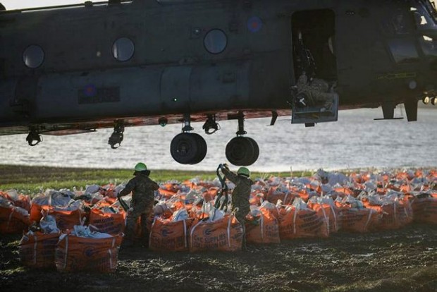 British Army soldiers and RAF air crew worked together on New Year’s eve to airlift more sandbags into a river breach just outside Croston, Lancashire.