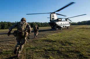 Men from 3Parra about to board a chinook to do air reconnaissance of a near by village during Exercise Emerald Atlas.