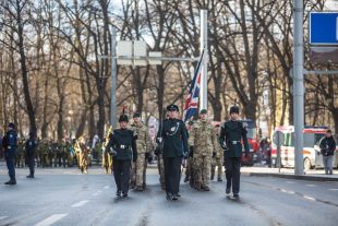 Ahead of the deployment of 800 British troops to lead part of NATO’s Enhanced Forward Presence in Estonia, an advance team from 5th Battalion the Rifles already in country today joined the Estonia Independence Day Parade, marching through the capital of Tallinn to a crowd of thousands. Photo Source: EESTI KAITSEVAGI Credit:TKE