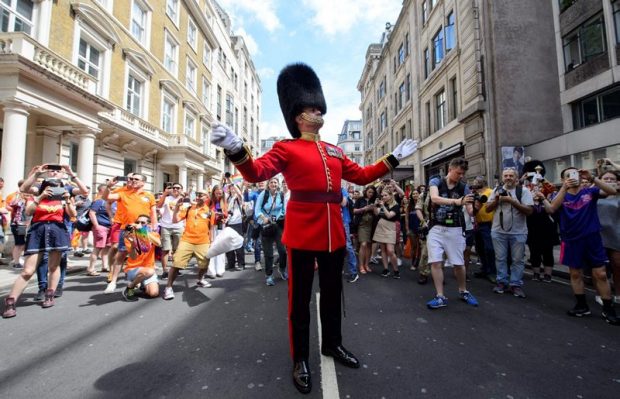 More than 200 Armed Forces and civilian Defence personnel, led by the Band of the Welsh Guards, marched in this year’s Pride in London to mark the 50th anniversary of the partial decriminalisation of homosexuality in England and Wales.