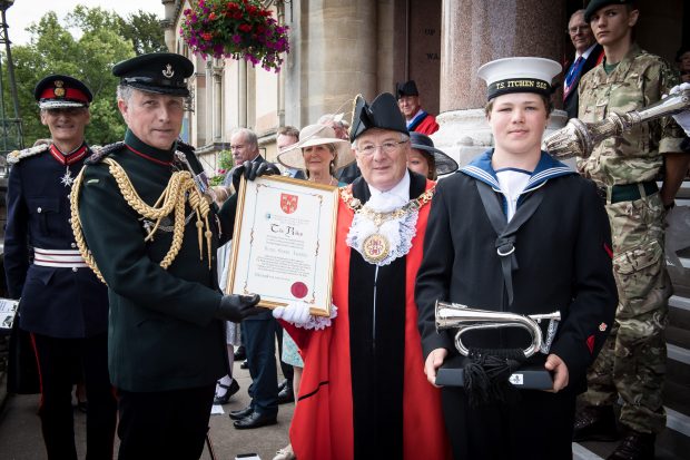 The head of the British Army, General Sir Nick Carter and Mayor of Winchester City, Councillor David McLean holding the freedom scroll and silver bugle which were exchanged on the occasion of the RIFLES being granted the Freedom of the City. Crown copyright.