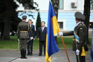 mage of the Secretary of State for Defence, The Rt Hon Gavin Williamson CBE MP, seen here at the Guard of Honour with Ukrainian Minister of Defence Poltorak in Ukraine.